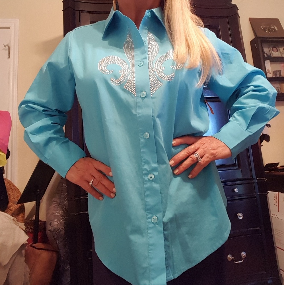 Quacker Factory Fleur De Lis blouse.